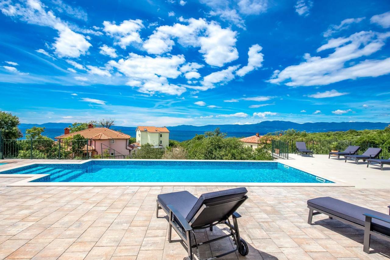 Luxury Apartments Kostrena With Pool Luaran gambar